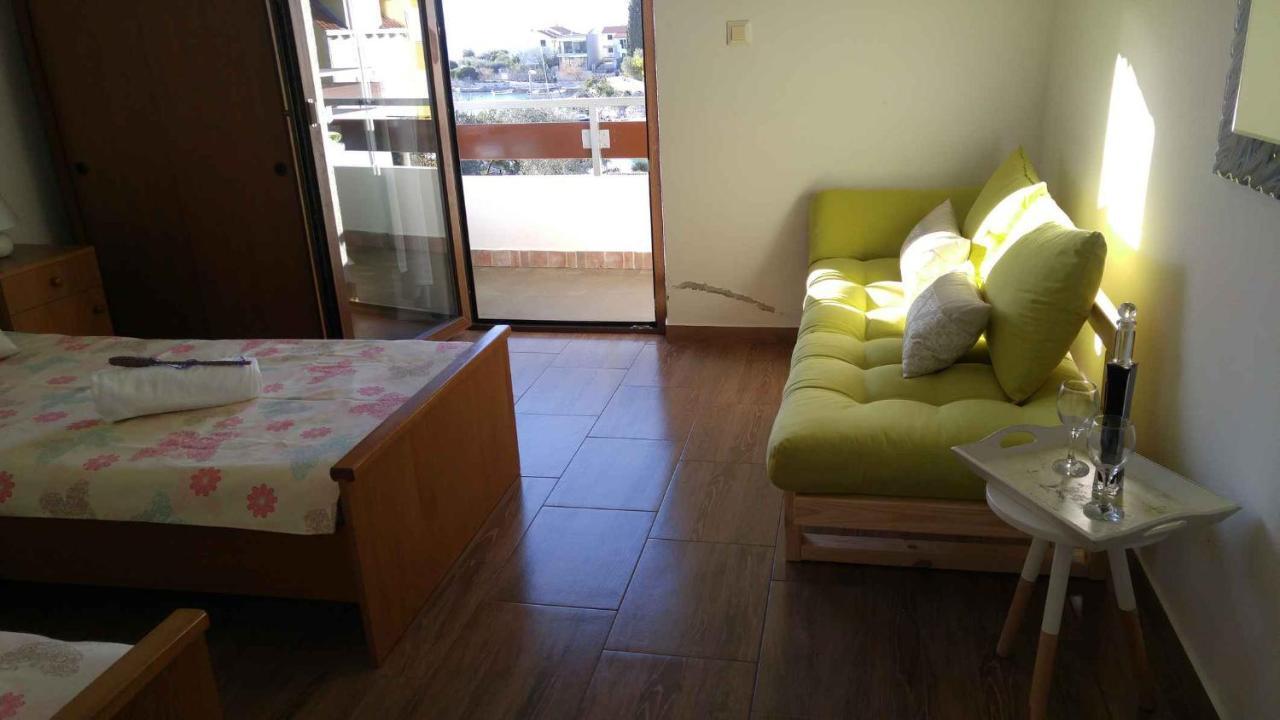 Vera Apartment 1 Rogoznica  Ruang foto