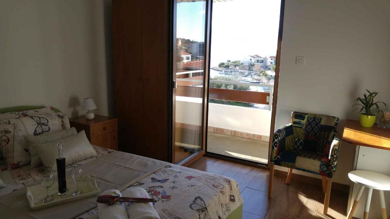 Vera Apartment 1 Rogoznica  Ruang foto