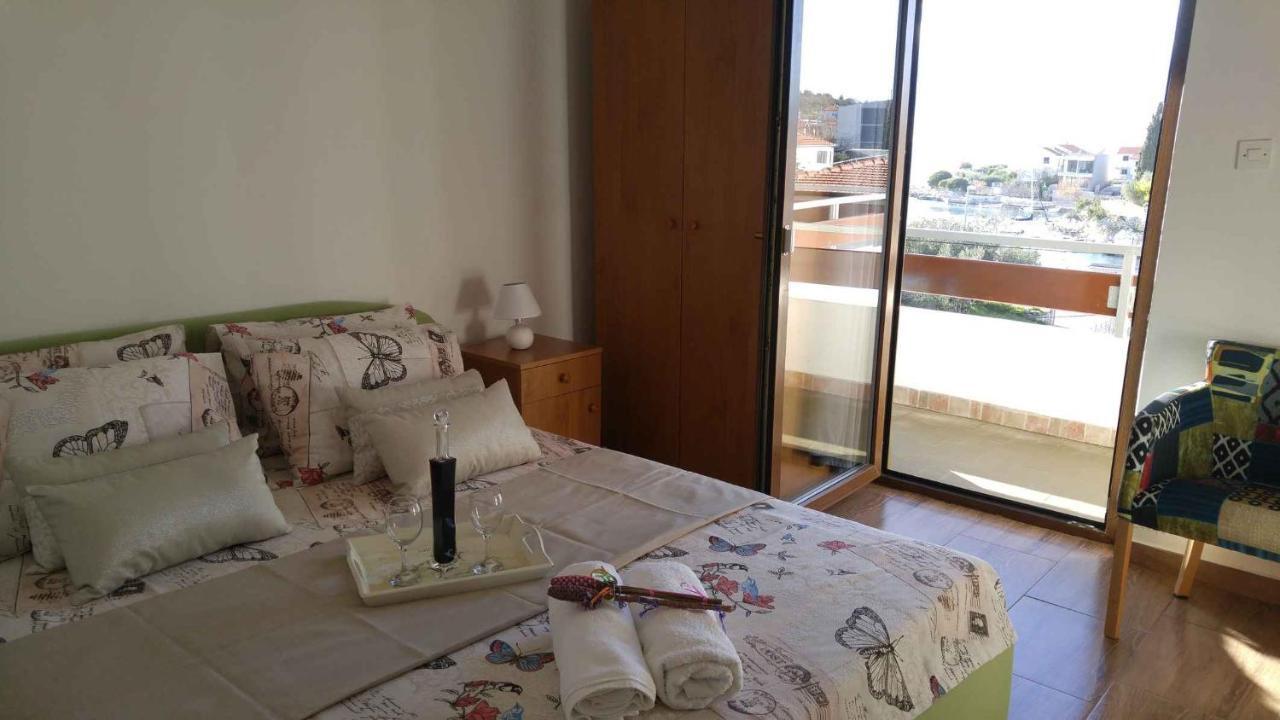 Vera Apartment 1 Rogoznica  Ruang foto