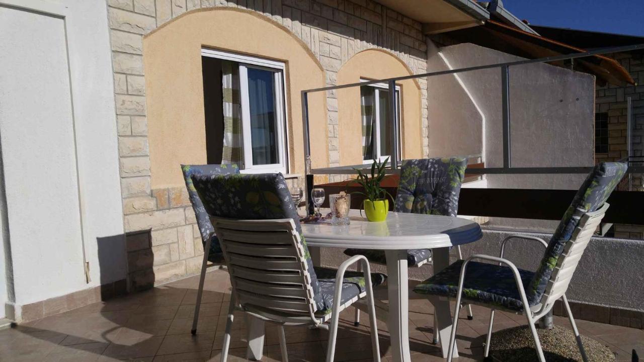 Vera Apartment 1 Rogoznica  Ruang foto